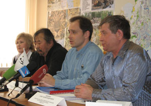 участники пресс-конференции (слева-направо): Н. Явнова, П. Суляндзига, Д. Смирнов, О. Юшкин