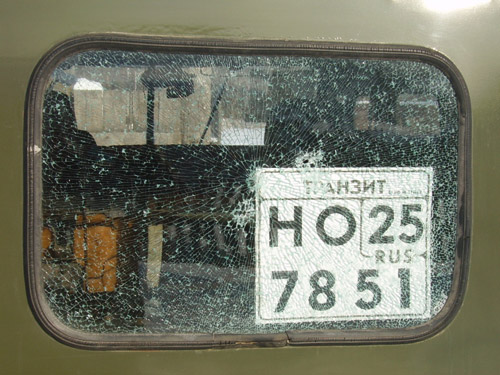 разбитые выстрелами стекла  на  УАЗе ( где номер) и на тракторе Беларусь, принадлежащих Виктору Бегуну  